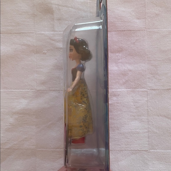 Disney Princess Snow White Mini/Small Doll by Mattel, HTF - Picture 5 of 8